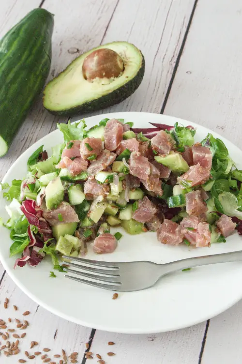 Tartare de thon avocat IG bas : une recette fraîche et rassasiante Portion de tartare de thon avocat prête à être dégustée